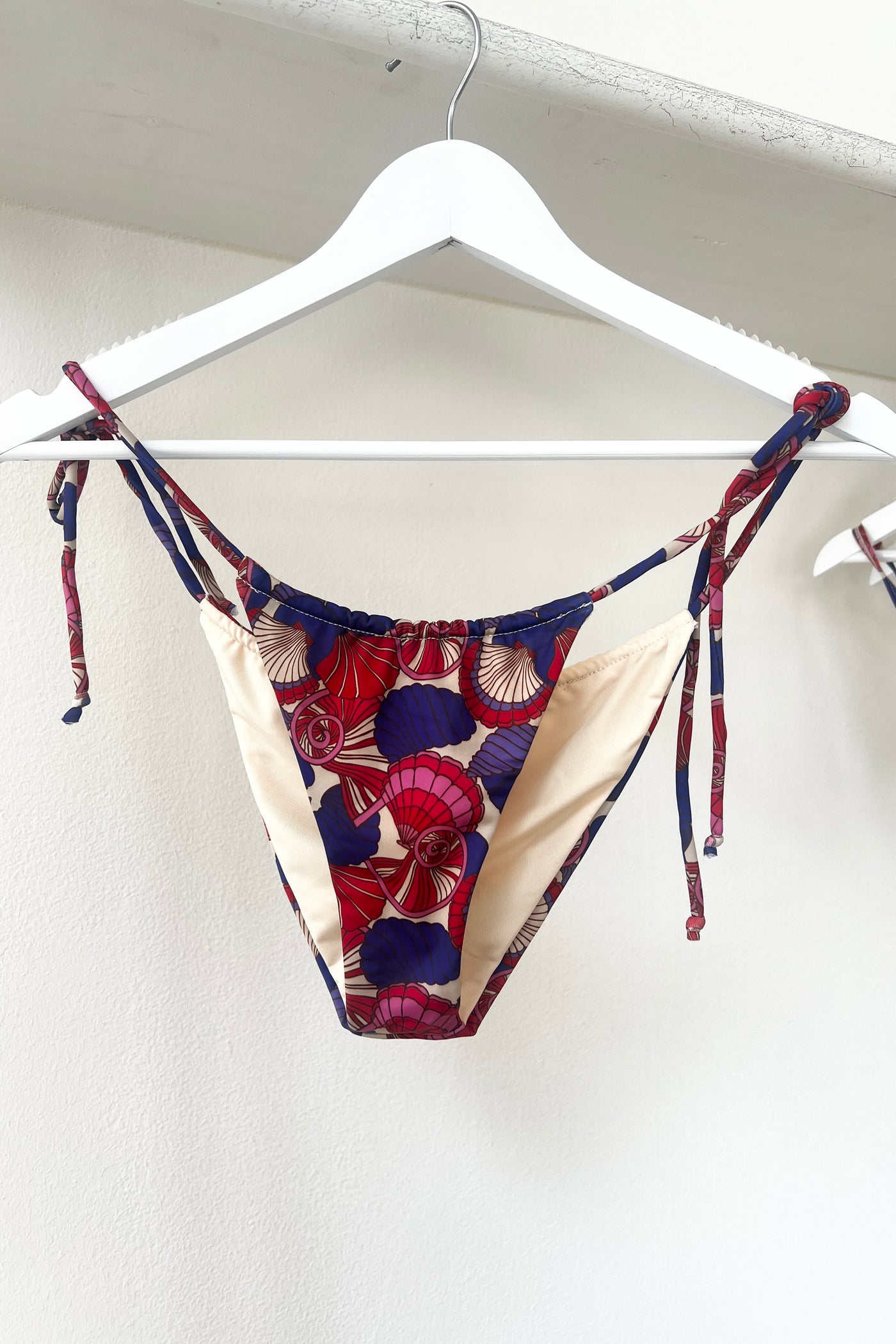 Seashell String Bottom Sample