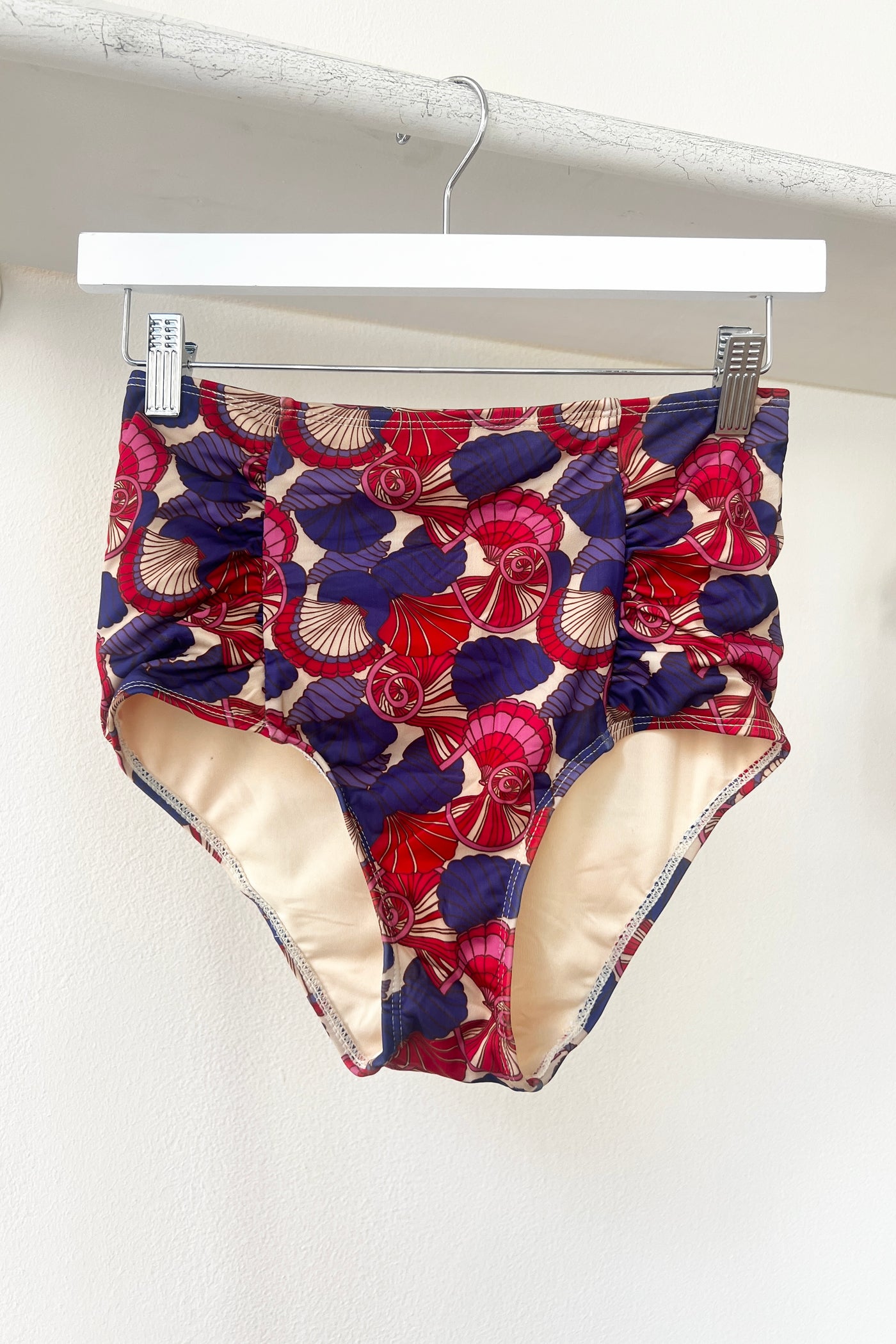 Seashell Rouched Bottom Sample