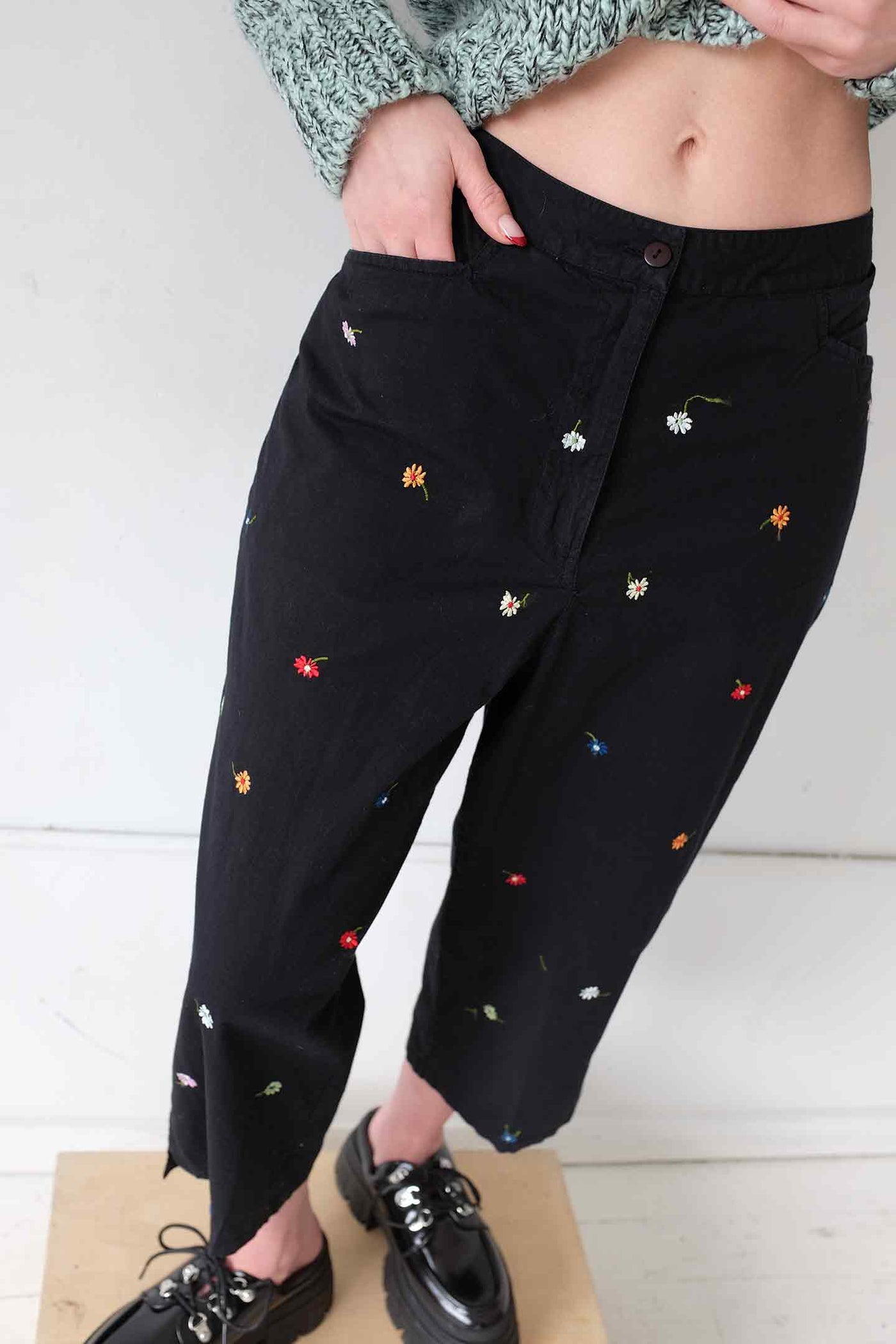 VINTAGE 00's floral embroidered cropped trousers - S