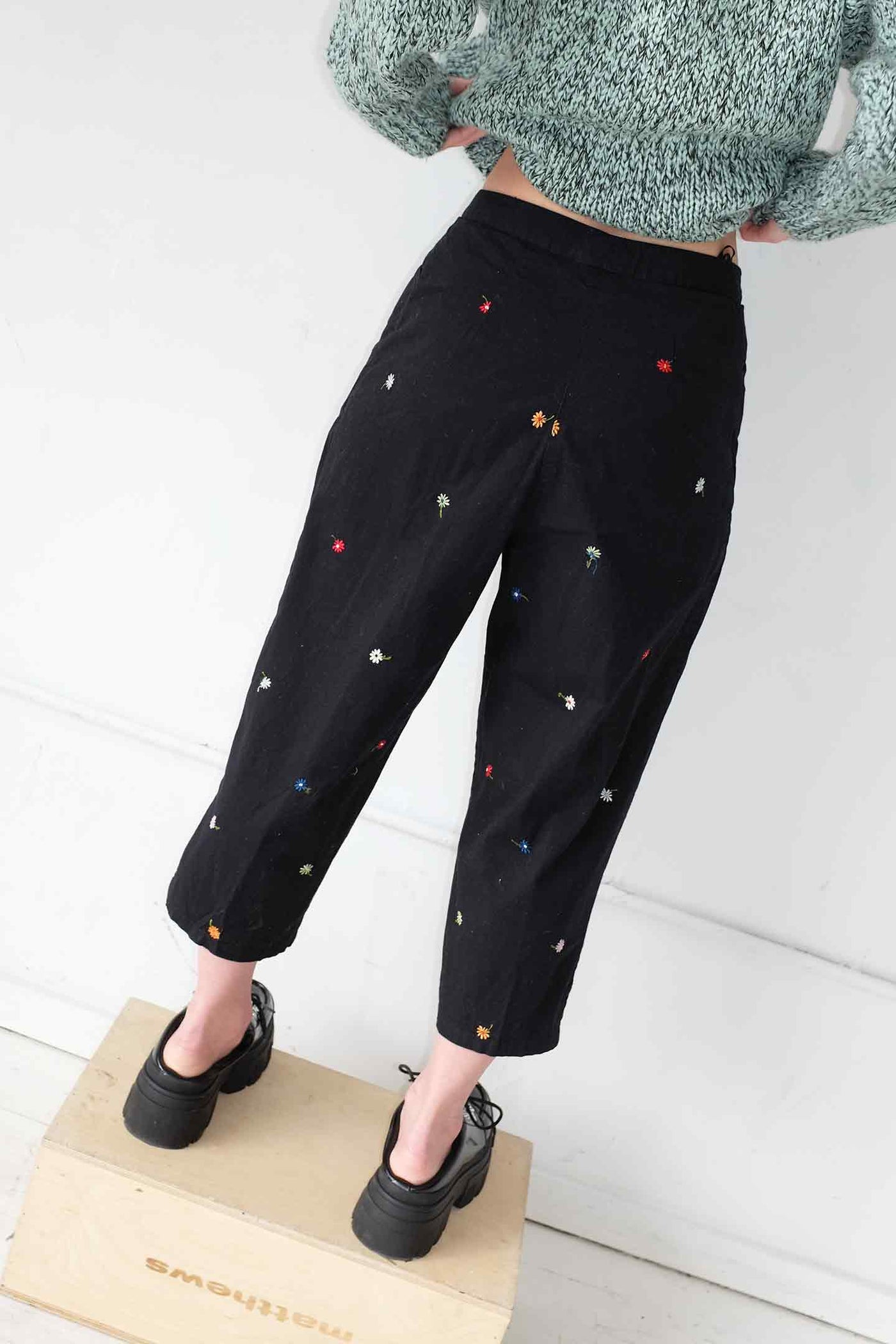 VINTAGE 00's floral embroidered cropped trousers - S