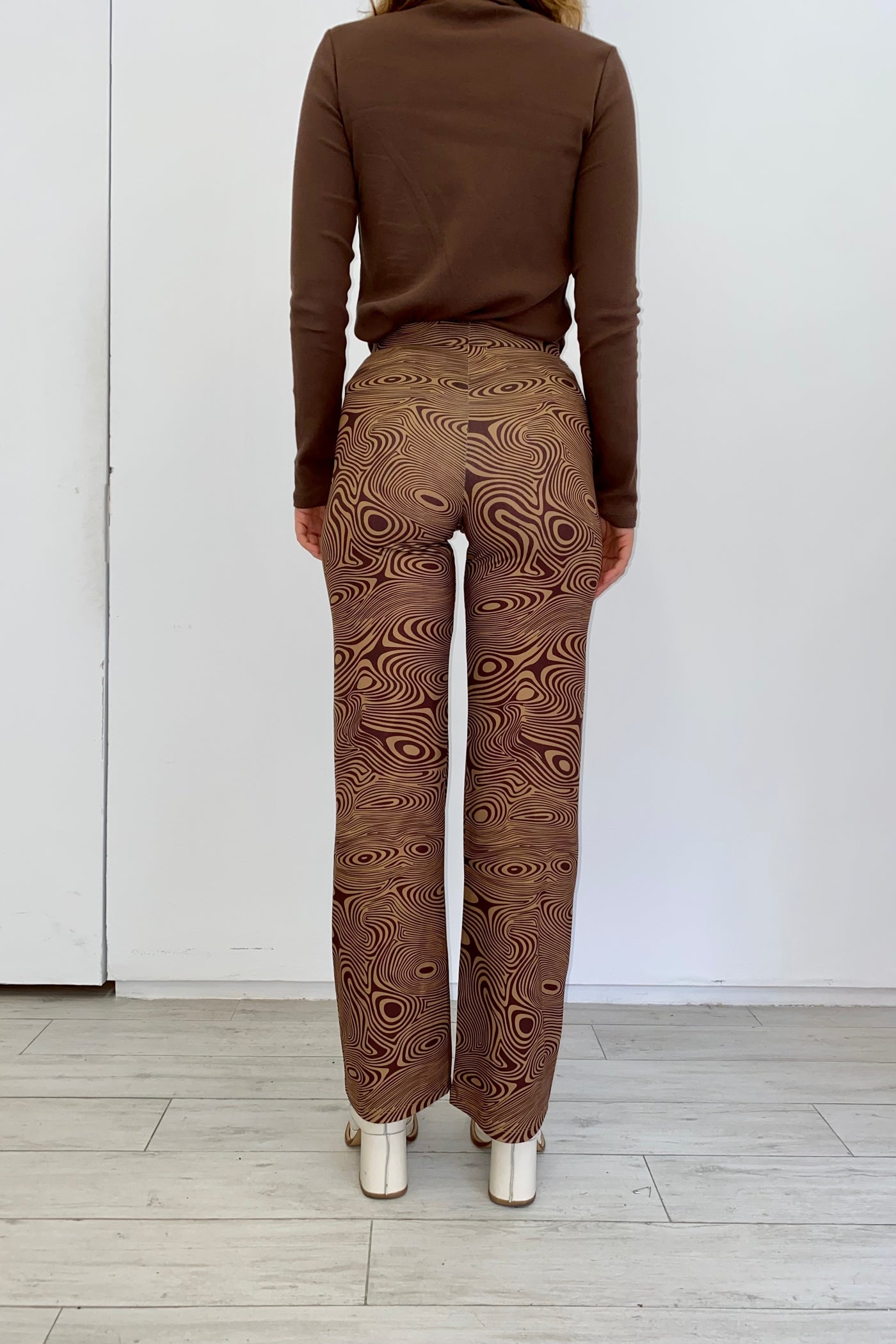 Zadie Pant - Woodgrain